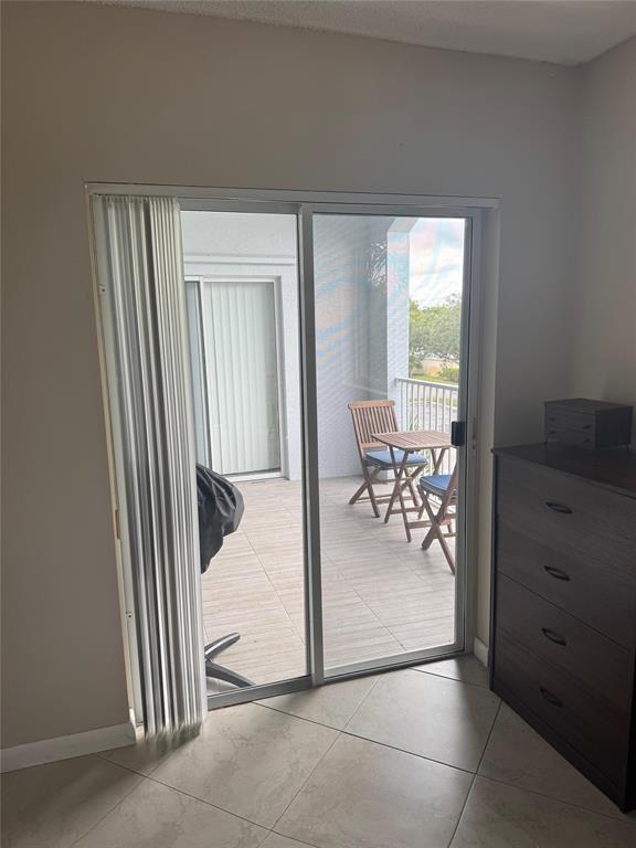 2600 South University Drive, Unit 309 Davie, FL 33328 - Photo 13 of 23 a view of a livingroom with a dinning area