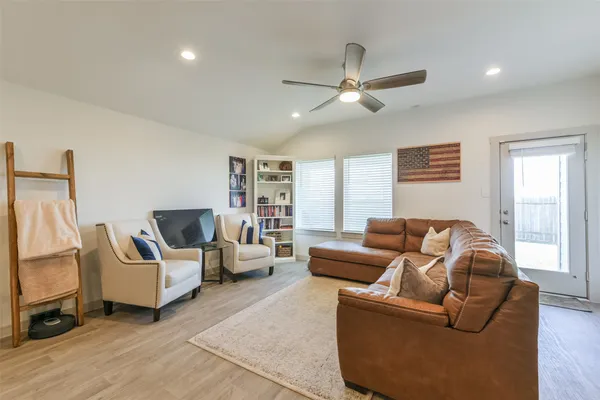 $2,500 | 503 Rain Cloud Drive, Baytown, TX 77523