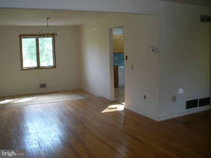 1 Rita Road Lawrenceville, NJ 08648 - Photo 4 of 16 Dining Room