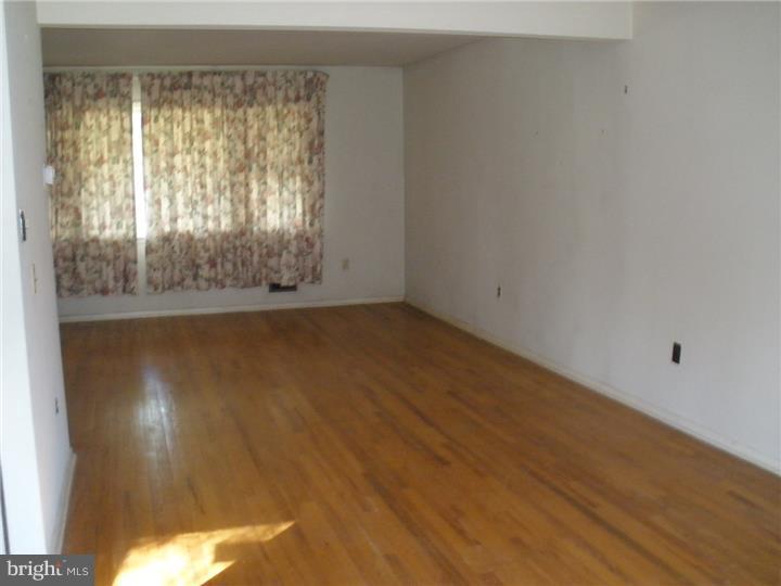 1 Rita Road Lawrenceville, NJ 08648 - Photo 5 of 16 Living Room