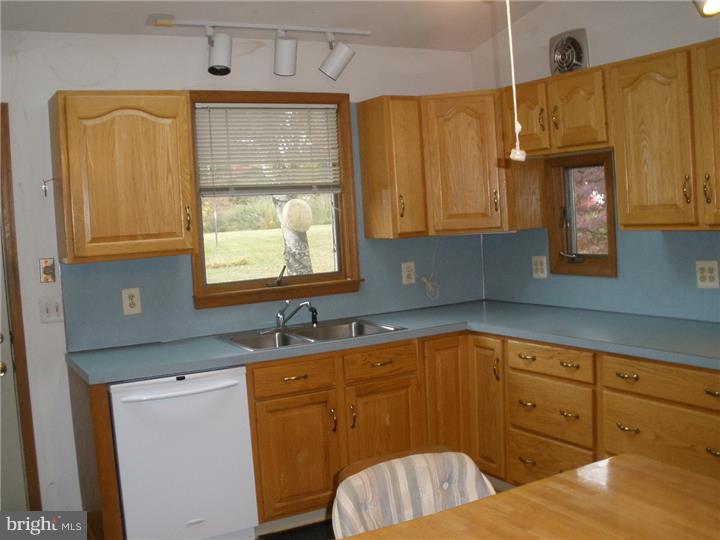1 Rita Road Lawrenceville, NJ 08648 - Photo 6 of 16 Kitchen