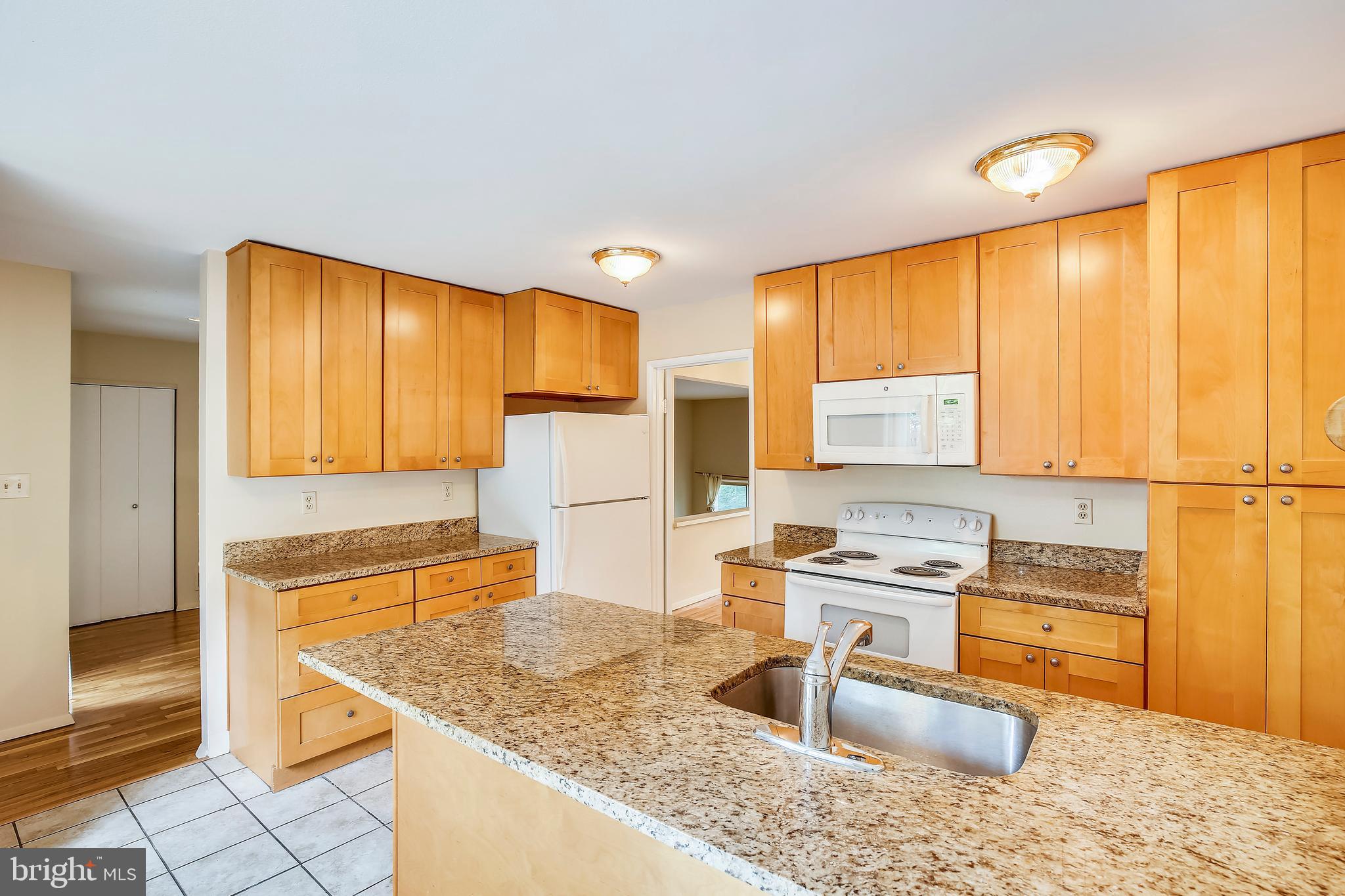 11533 Links Drive Reston, VA 20190 - Photo 11 of 30 Eat in Kitchen with Granite counter tops