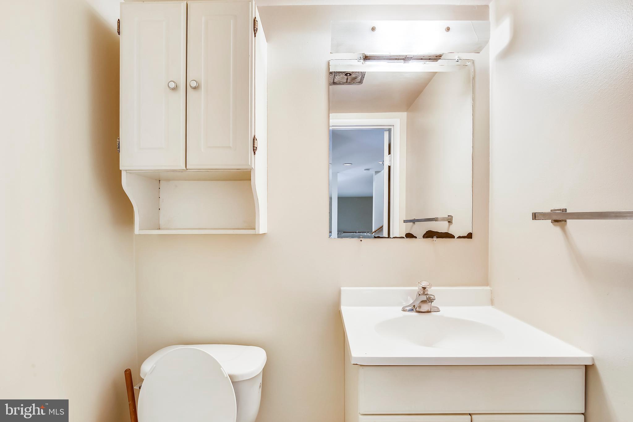 11533 Links Drive Reston, VA 20190 - Photo 25 of 30 Lower Level Powder room