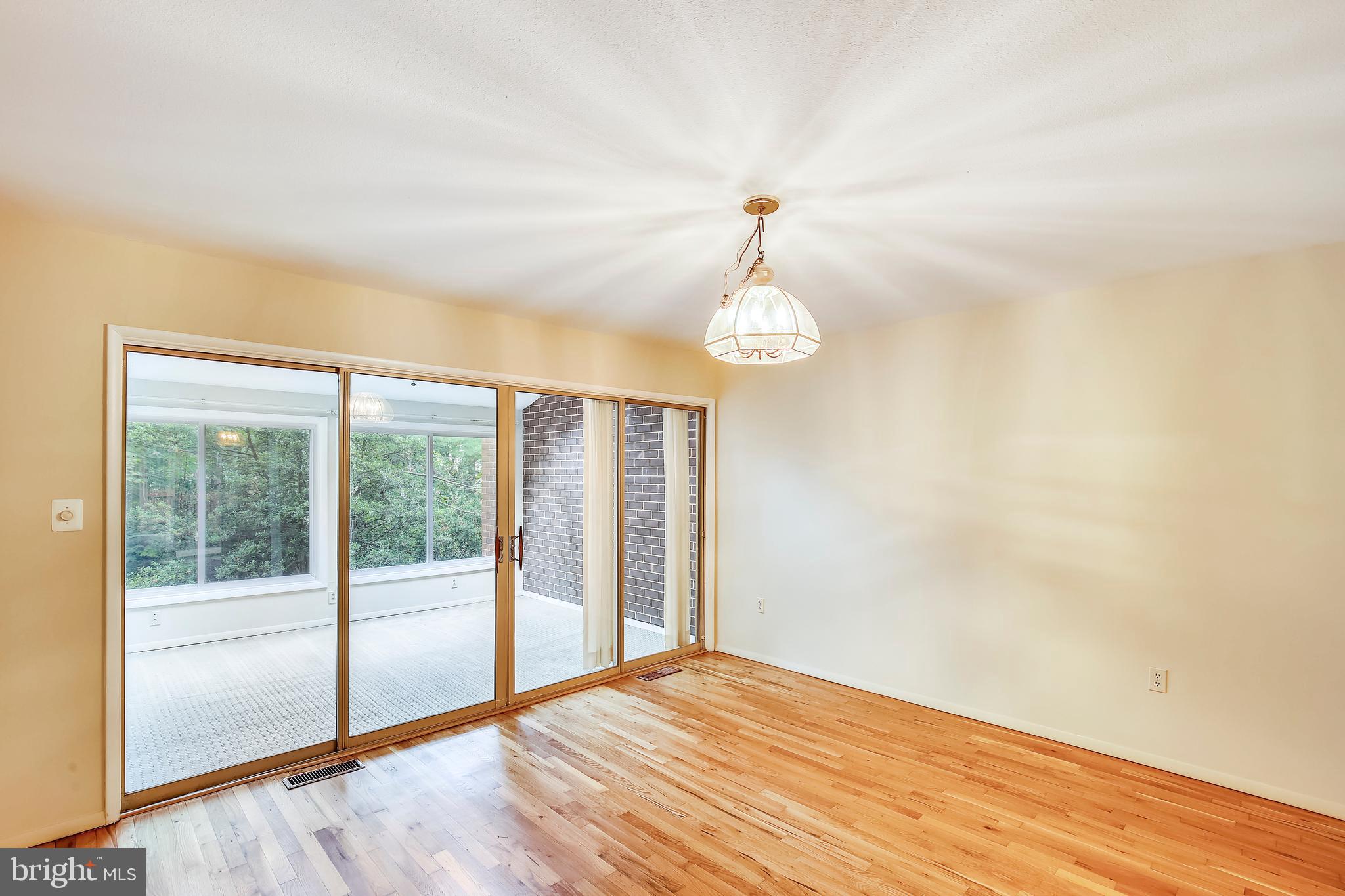 11533 Links Drive Reston, VA 20190 - Photo 7 of 30 Spacious Living/ Dining area of all weather room