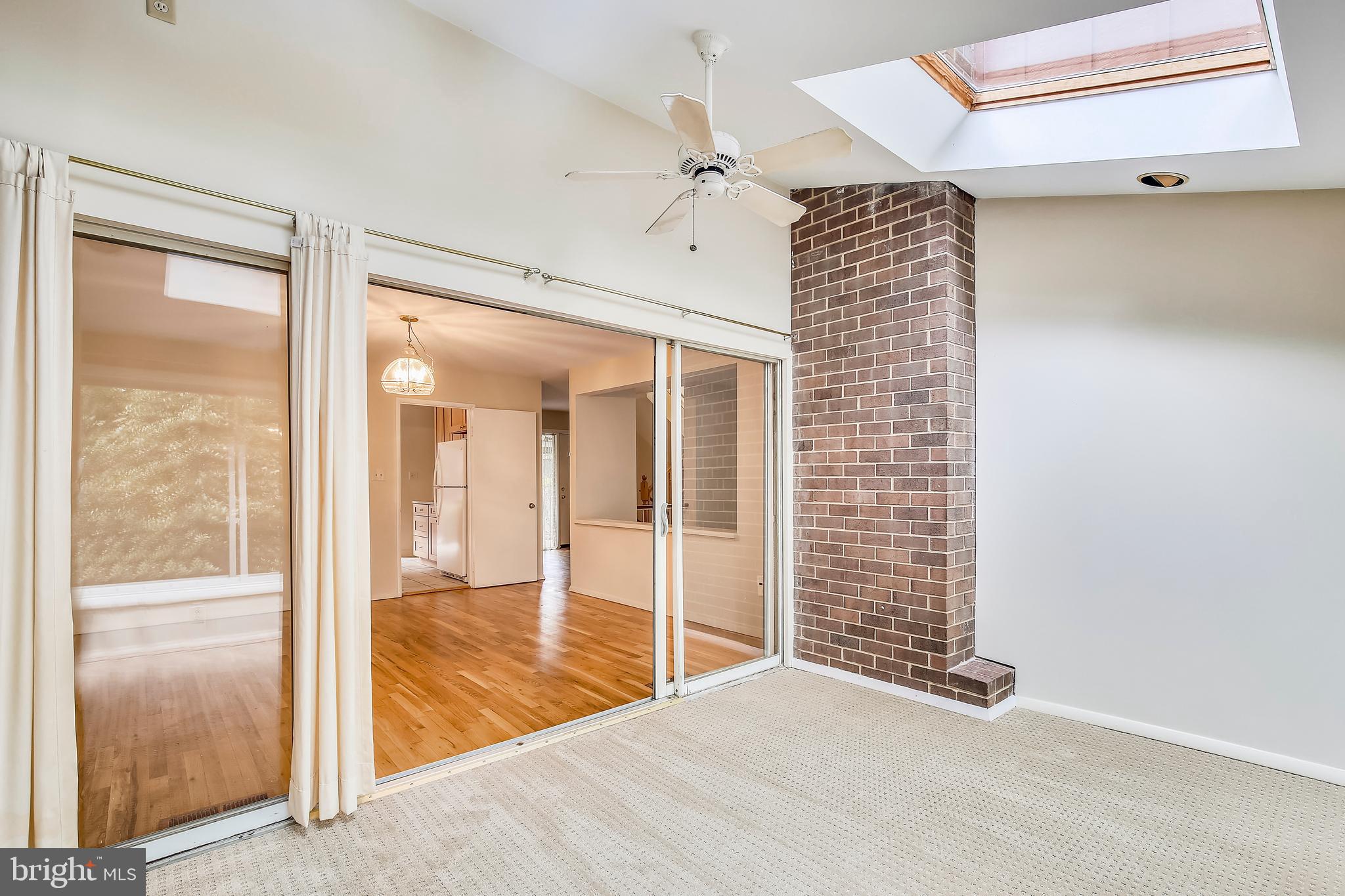 11533 Links Drive Reston, VA 20190 - Photo 9 of 30 Large Bright all weather room