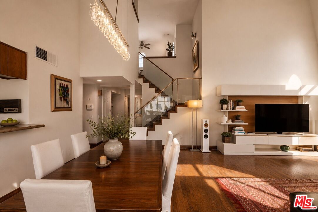432 South Hamel Road, Unit 303 Los Angeles, CA 90048 - Photo 2 of 26