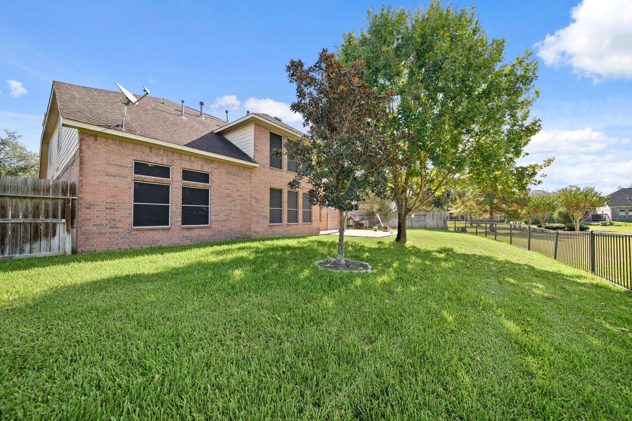 6015 Biltmore Court Rosenberg, TX 77471 - Photo 27 of 31 a view of a house with backyard and a tree