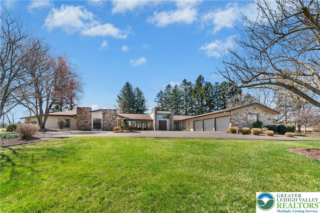 2334 Riverbend Road Allentown, PA 18103 - Photo 2 of 44 Gallery Image 2