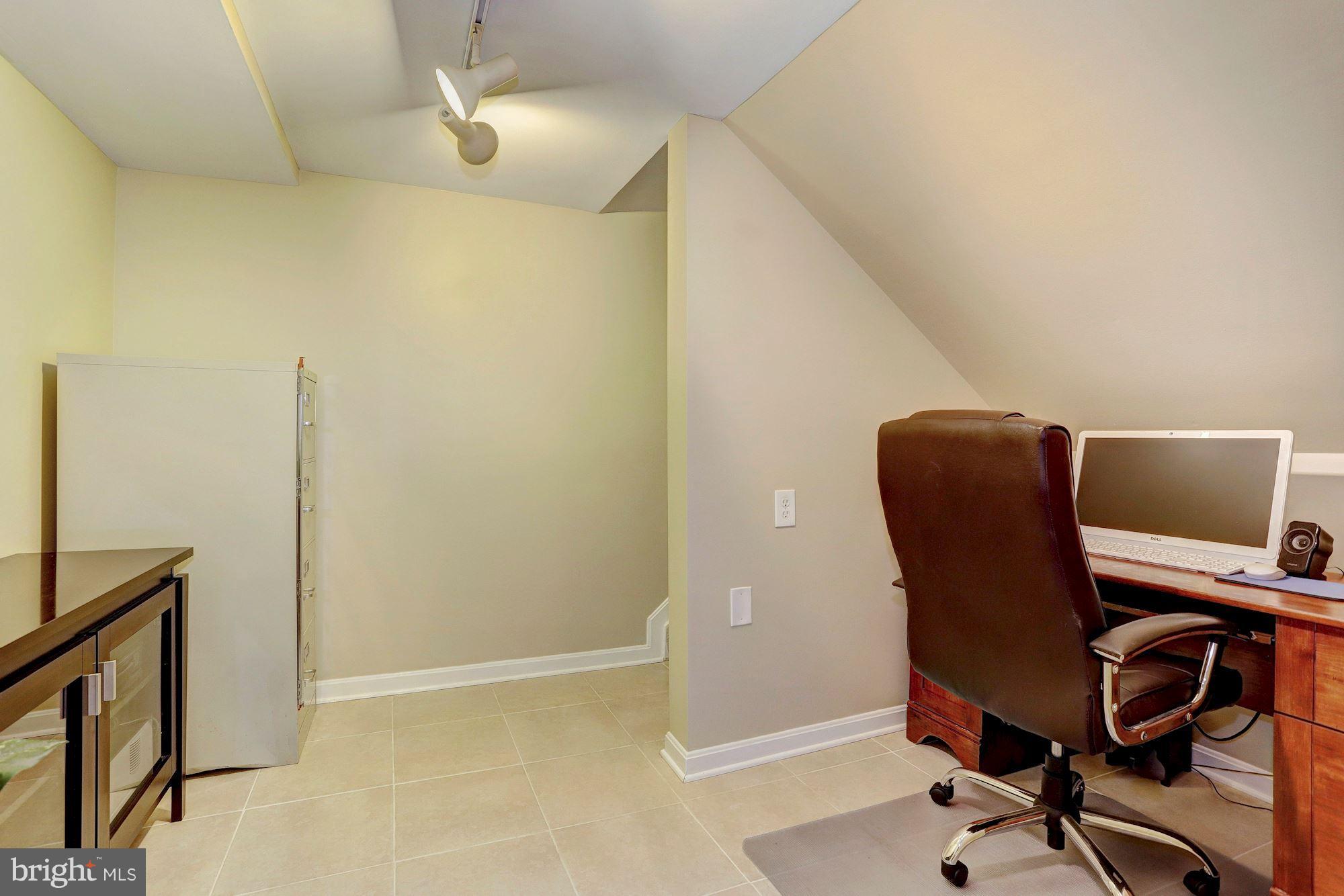 9306 Soaring Hill Road Columbia, MD 21045 - Photo 27 of 30 Den/ Study