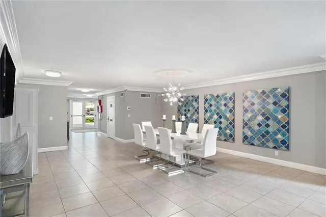 a view of a yard with palm trees