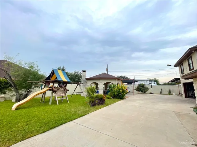 a view of outdoor space yard and porch