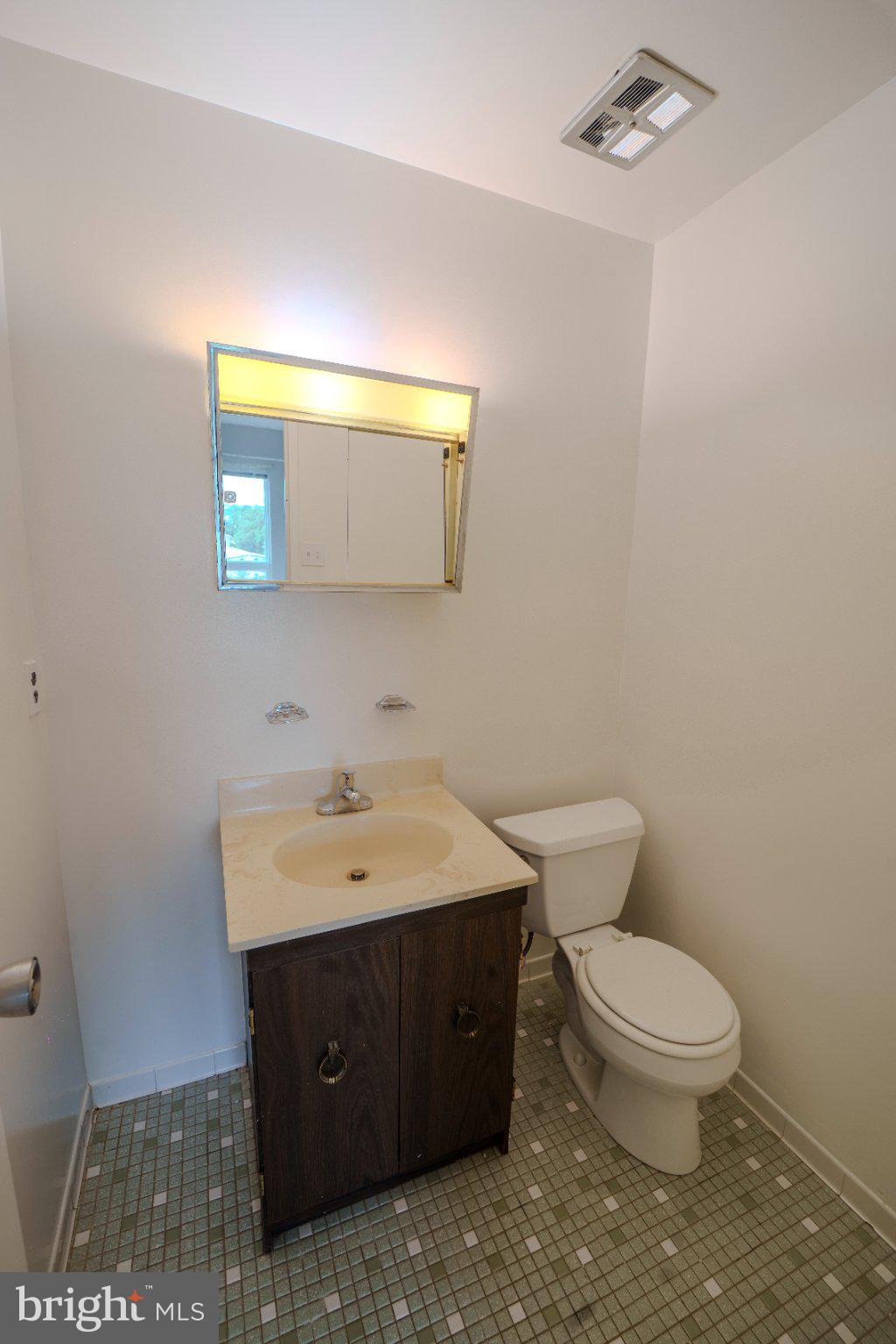 6147 Edsall Road, Unit N Alexandria, VA 22304 - Photo 14 of 28 Modern bathroom with sleek finishes.