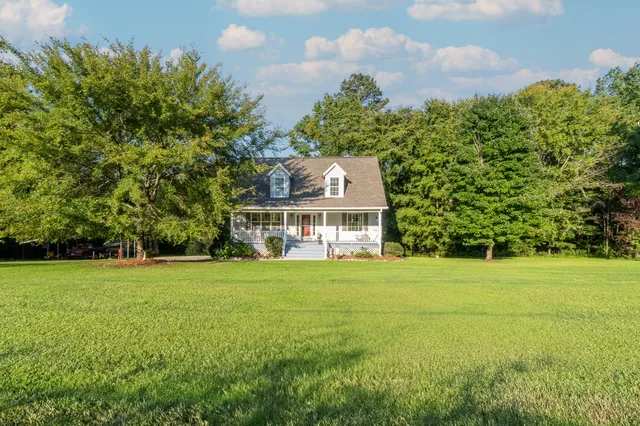 $450,000 | 10 New Market Road, Trenton, SC 29847