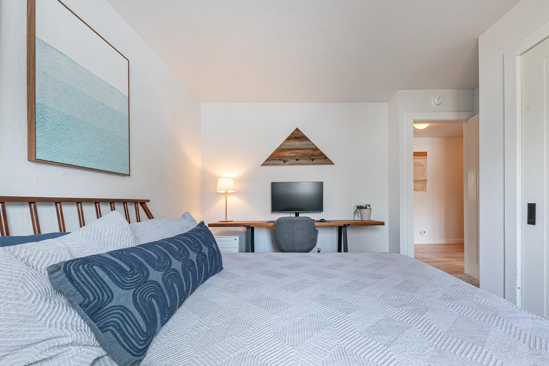 11151 Dorchester Drive Truckee, CA 96161 - Photo 17 of 27 a living room with furniture