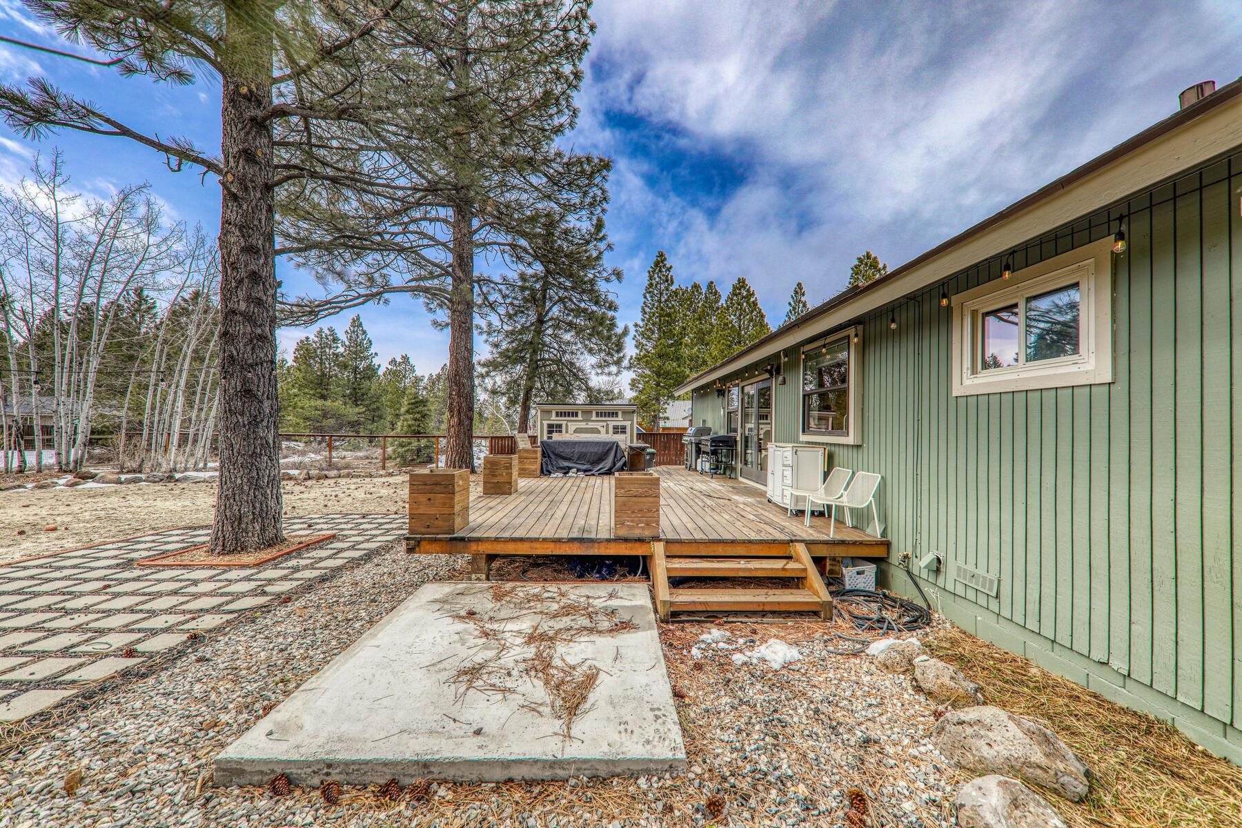 11151 Dorchester Drive Truckee, CA 96161 - Photo 25 of 27 a backyard of a house with barbeque oven table and chairs