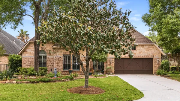 $1,025,000 | 99 North Mews Wood Court, The Woodlands, TX 77381