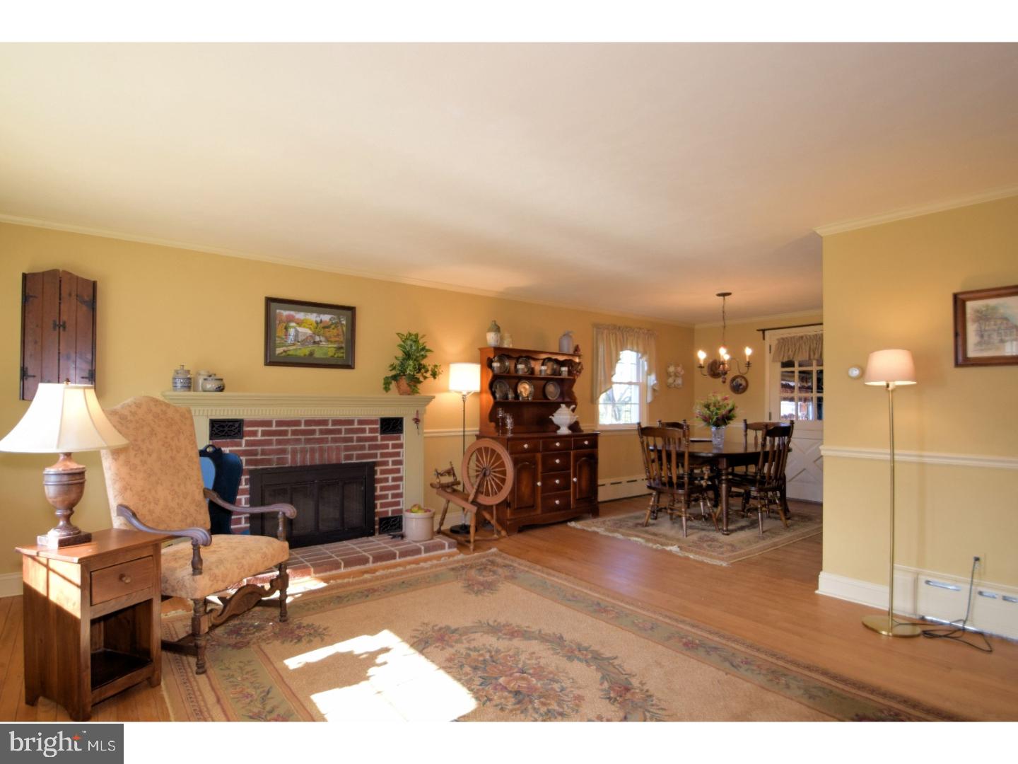 515 Mininger Road Souderton, PA 18964 - Photo 3 of 25 Living Room