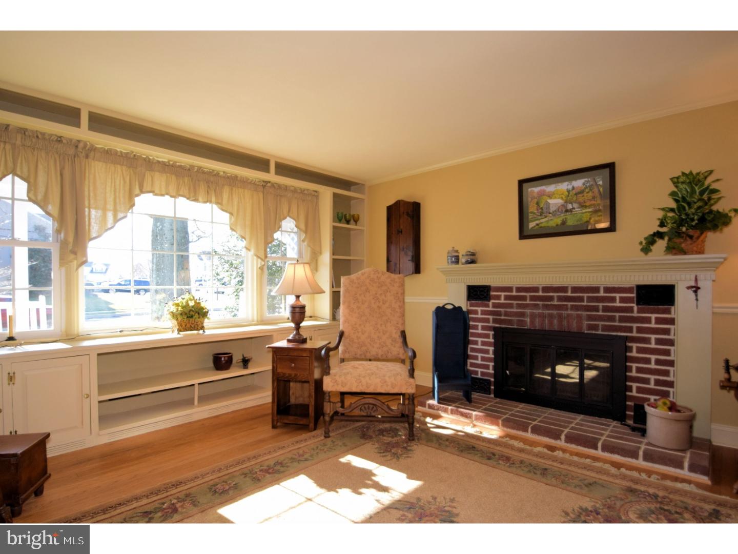 515 Mininger Road Souderton, PA 18964 - Photo 4 of 25 Living Room