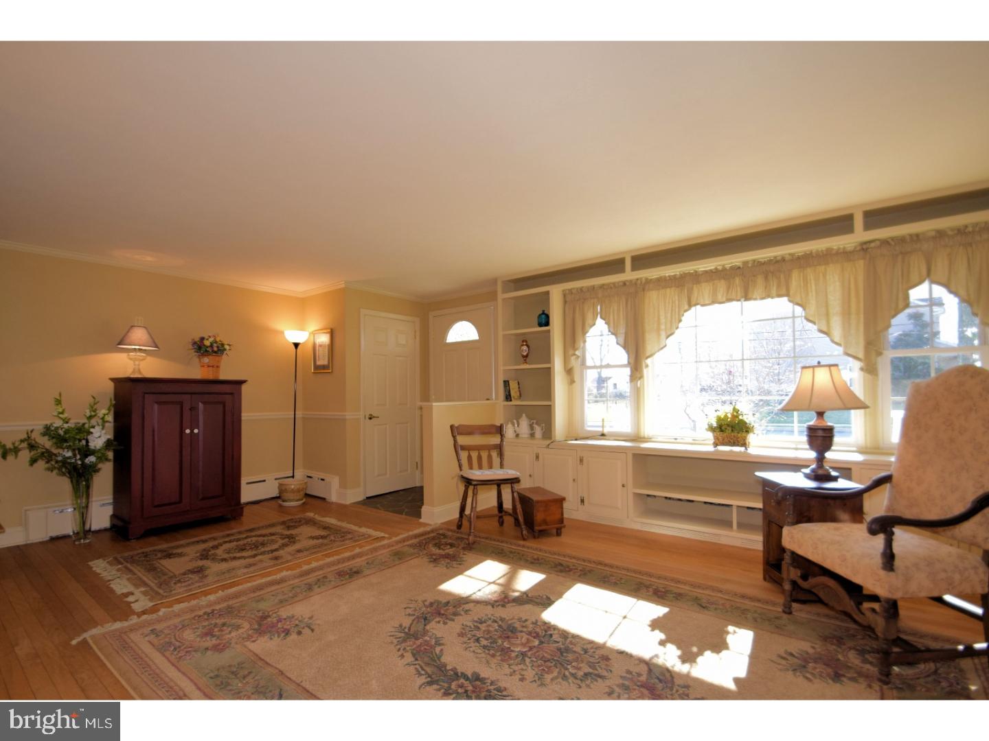 515 Mininger Road Souderton, PA 18964 - Photo 6 of 25 Living Room