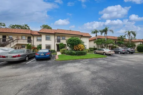 $119,900 | 7118 Golf Colony Court, Unit 105, Lake Worth, FL 33467