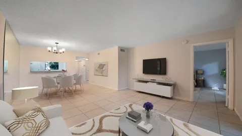 $119,900 | 7118 Golf Colony Court, Unit 105, Lake Worth, FL 33467