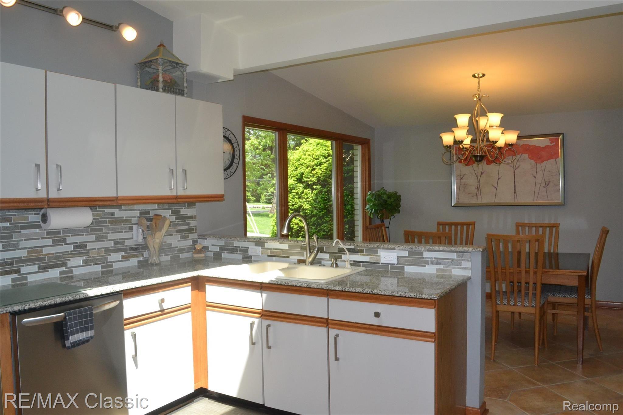 3901 East Commerce Road Commerce Township, MI 48382 - Photo 12 of 44 Kitchen