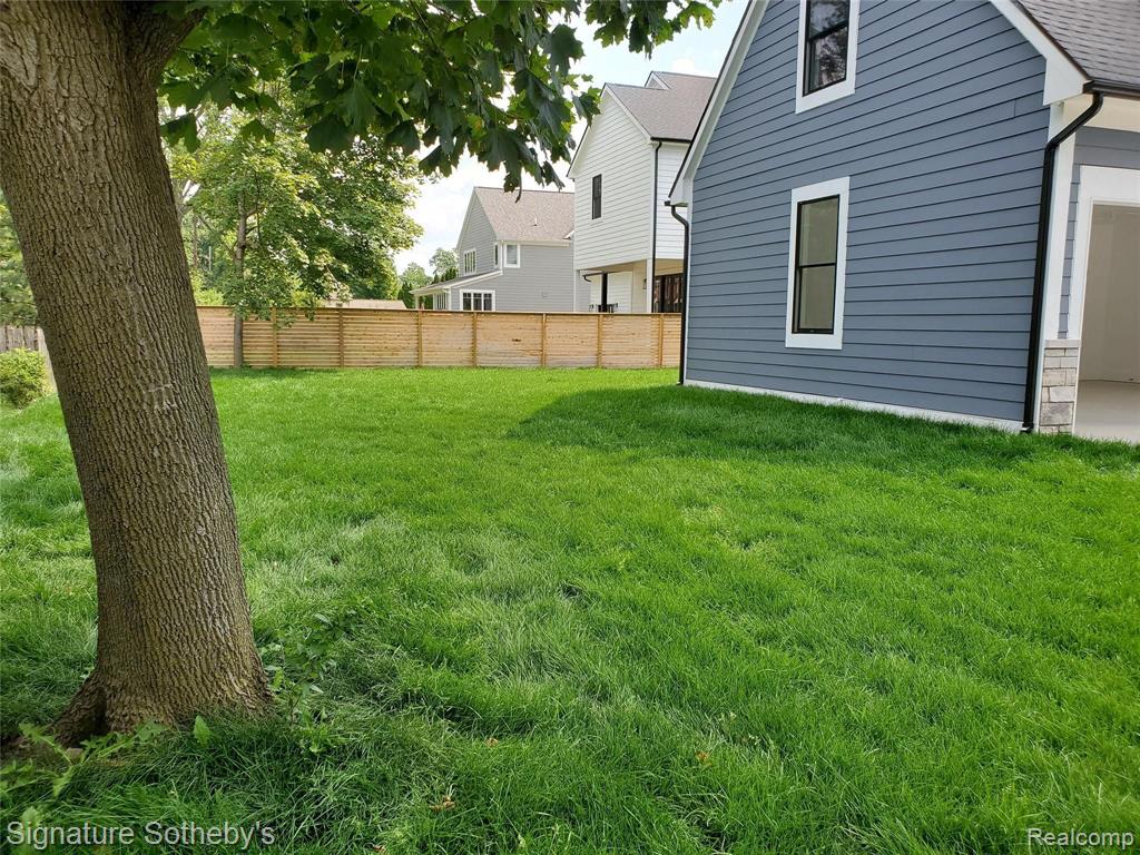 2323 Yorkshire Road Birmingham, MI 48009 - Photo 5 of 42