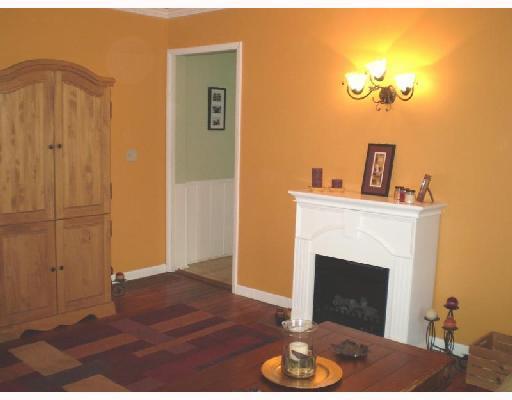 2352 Sheffield Road Aliquippa, PA 15001 - Photo 2 of 8 Living Room.