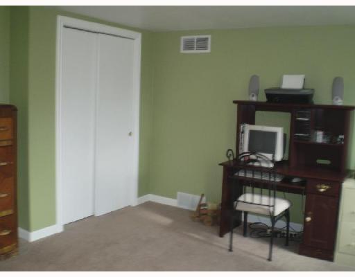 2352 Sheffield Road Aliquippa, PA 15001 - Photo 5 of 8 Studio/Study/Office.