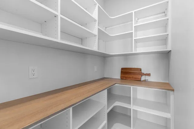 $659,900 | W5826 Roundstone Place, Menasha, WI 54952