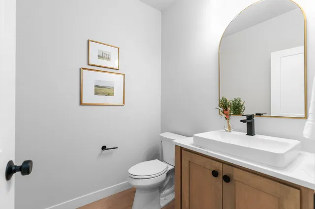 $659,900 | W5826 Roundstone Place, Menasha, WI 54952