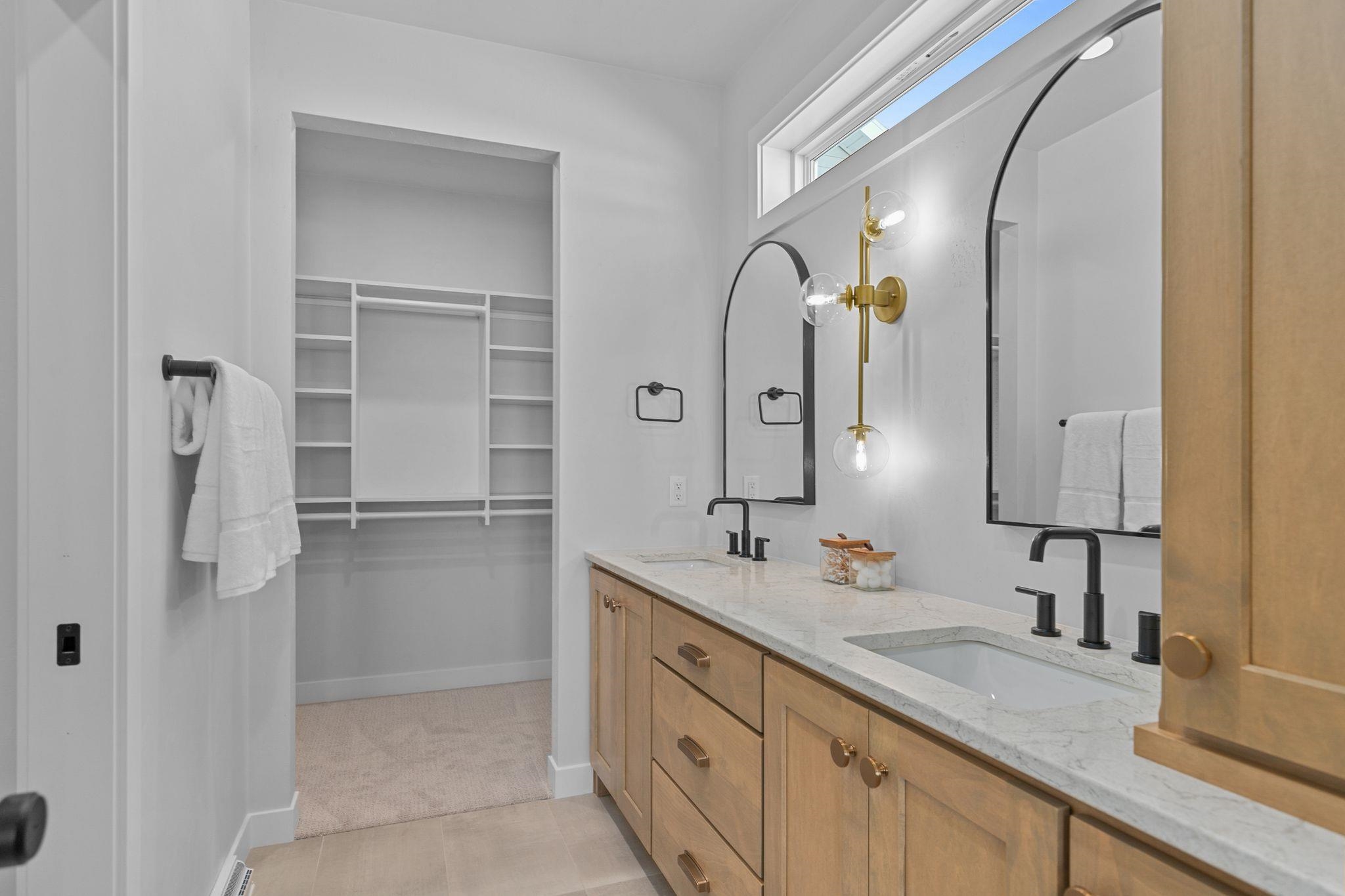 W5826 Roundstone Place Menasha, WI 54952 - Photo 33 of 47