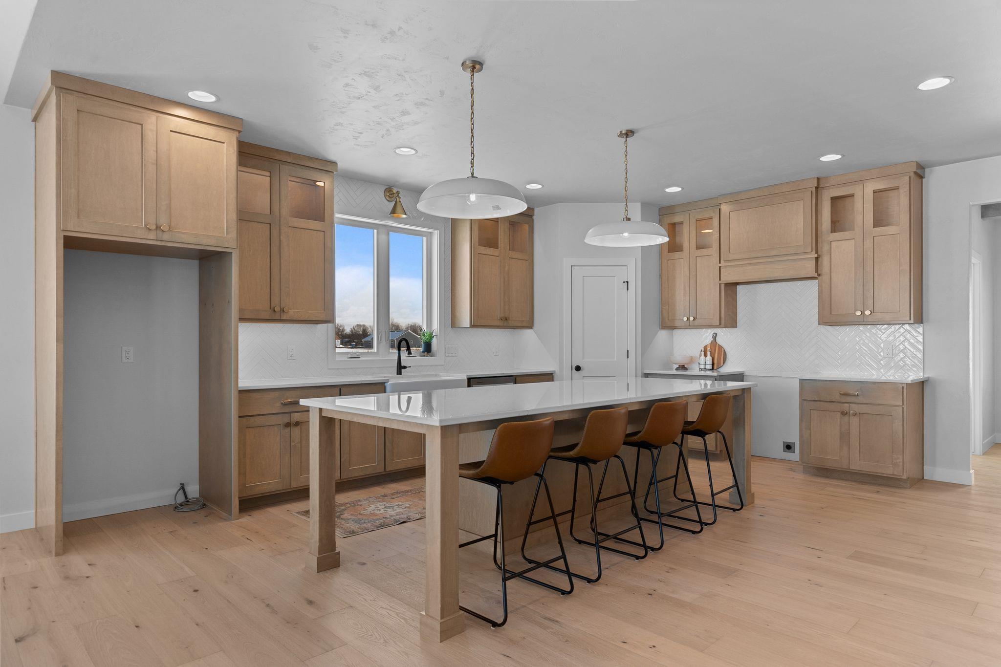 W5826 Roundstone Place Menasha, WI 54952 - Photo 7 of 47