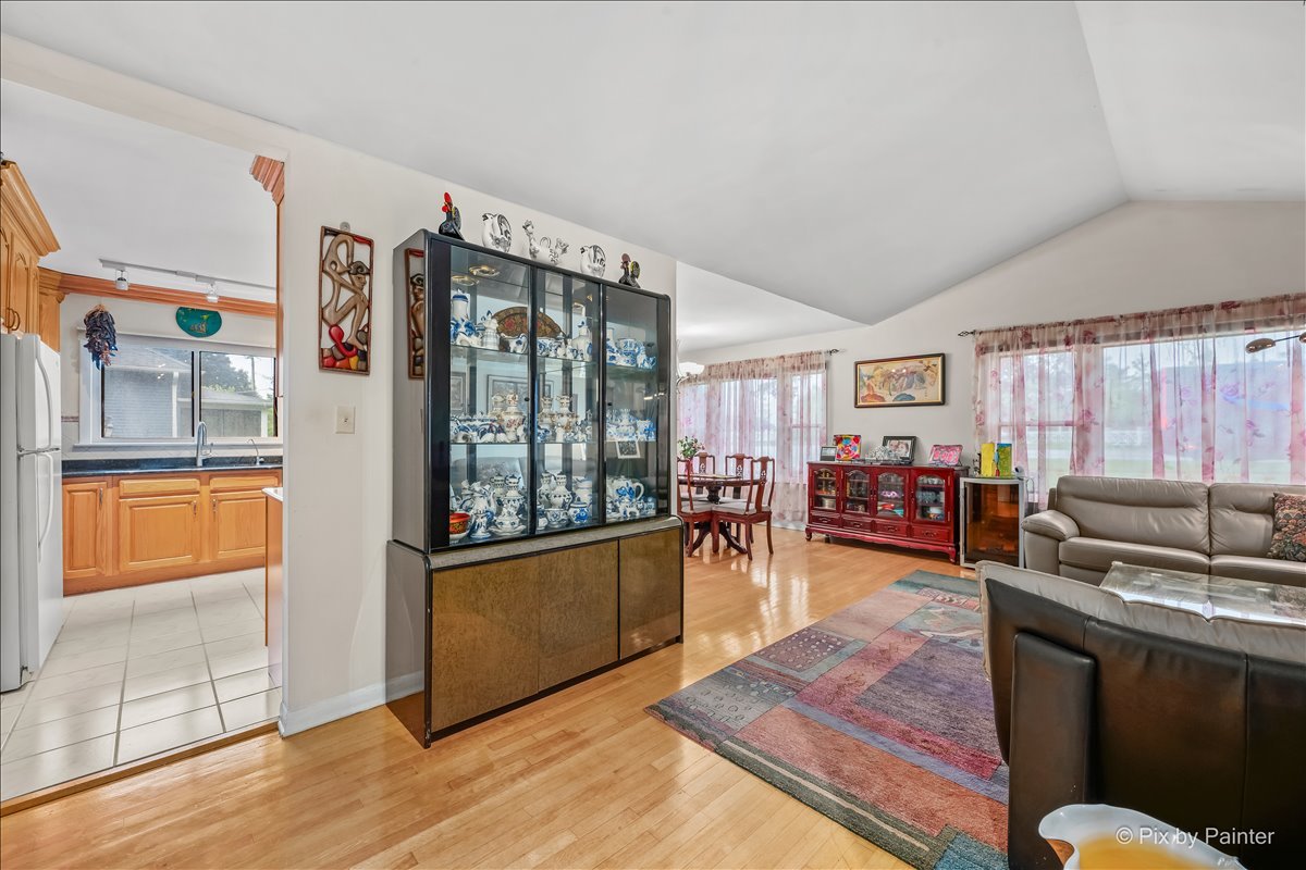 2530 Old Glenview Road Wilmette, IL 60091 - Photo 8 of 35