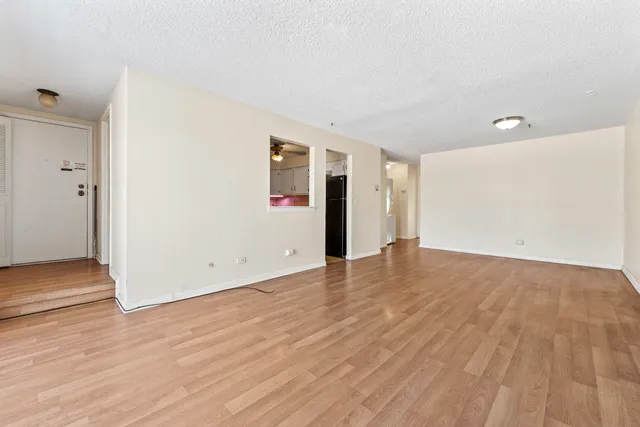 $1,500 | 225 North Gregory Street, Unit 6, Aurora, IL 60504