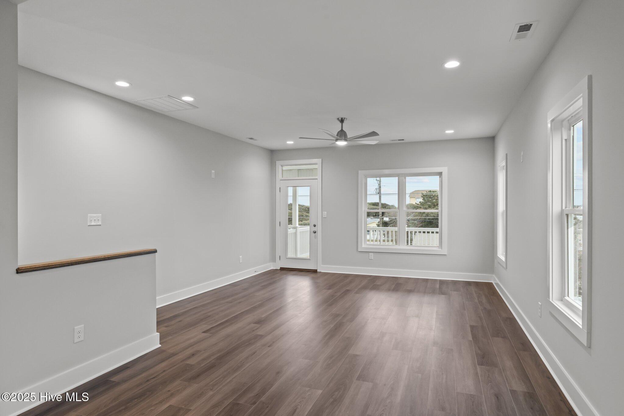 1374 Salter Path Road, Unit B Atlantic Beach, NC 28512 - Photo 9 of 32 Living