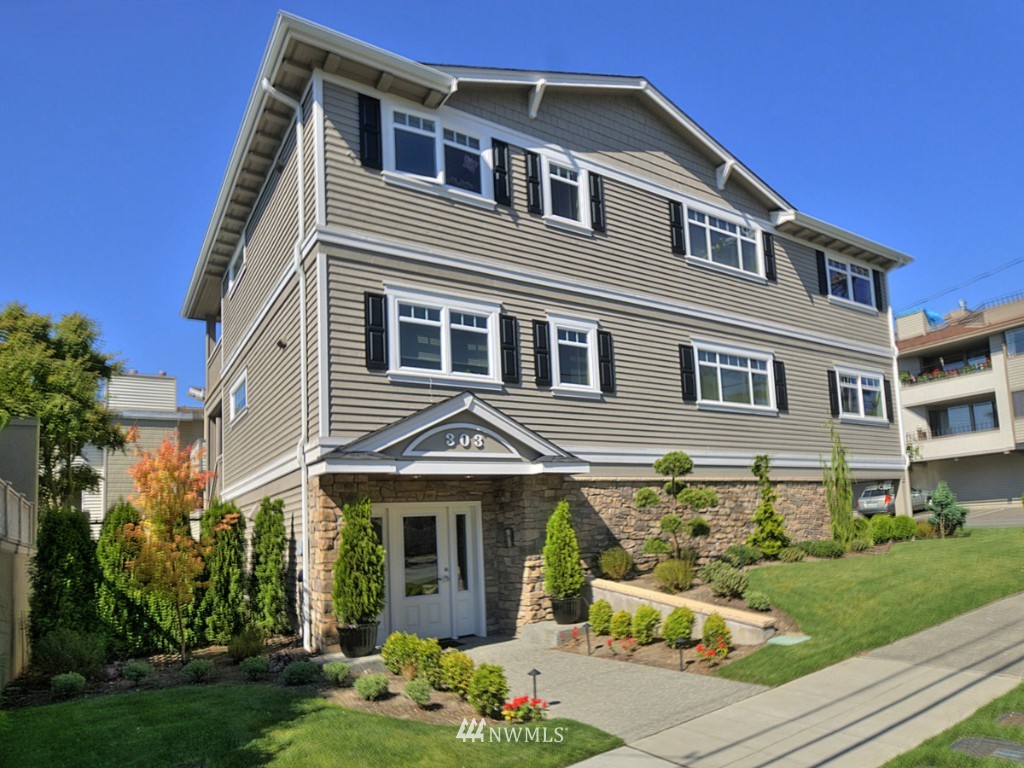 303 Walnut Street, Unit 201 Edmonds, WA 98020 - Photo 1 of 24
