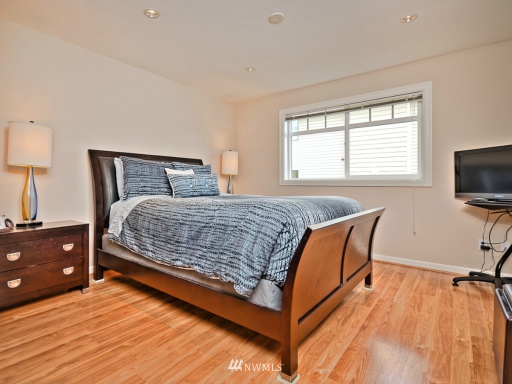 303 Walnut Street, Unit 201 Edmonds, WA 98020 - Photo 15 of 24