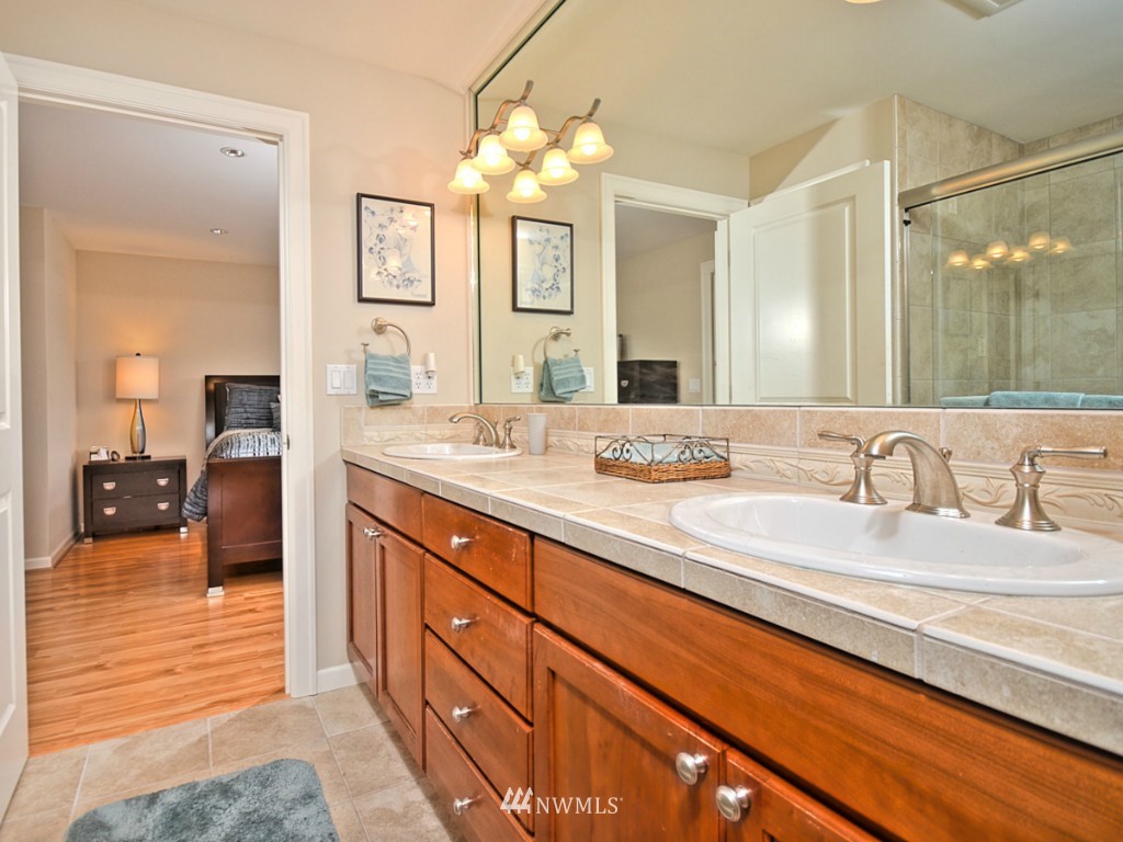 303 Walnut Street, Unit 201 Edmonds, WA 98020 - Photo 16 of 24