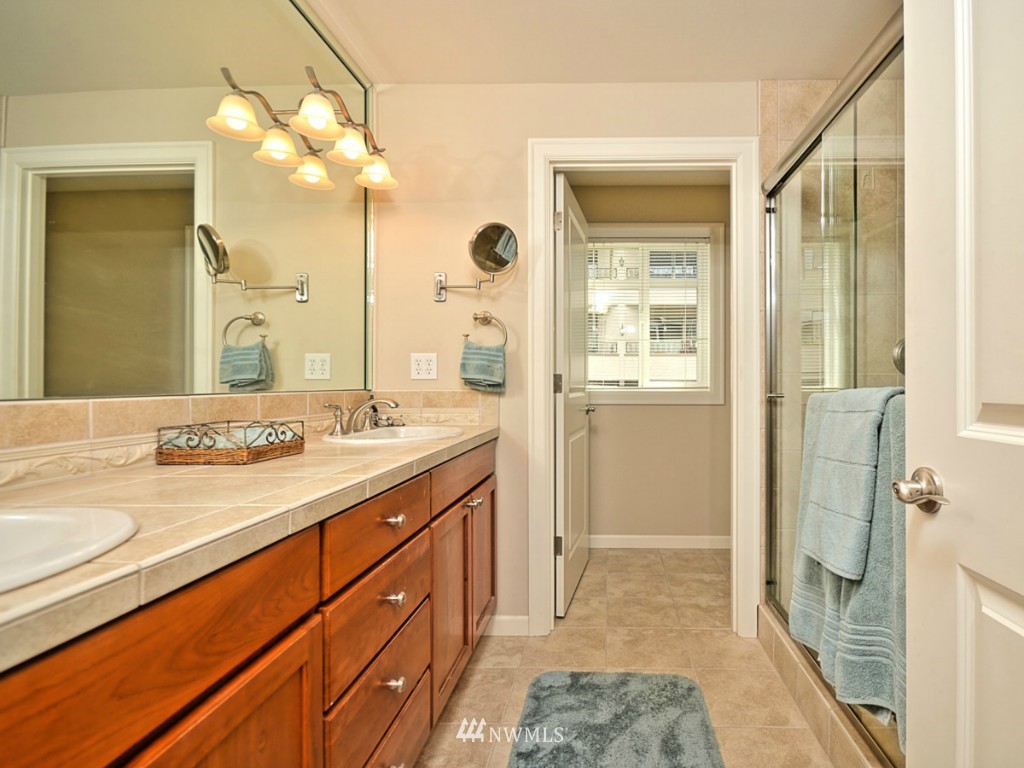 303 Walnut Street, Unit 201 Edmonds, WA 98020 - Photo 17 of 24