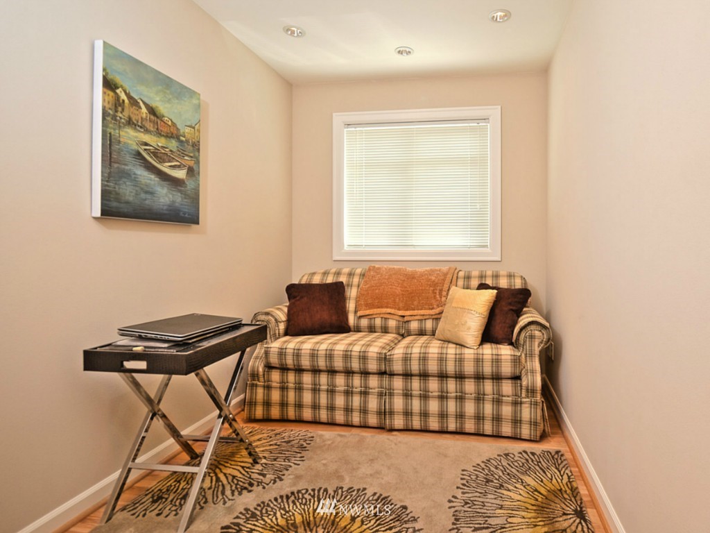 303 Walnut Street, Unit 201 Edmonds, WA 98020 - Photo 19 of 24