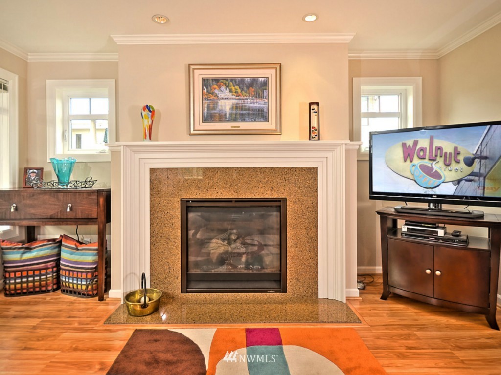 303 Walnut Street, Unit 201 Edmonds, WA 98020 - Photo 5 of 24