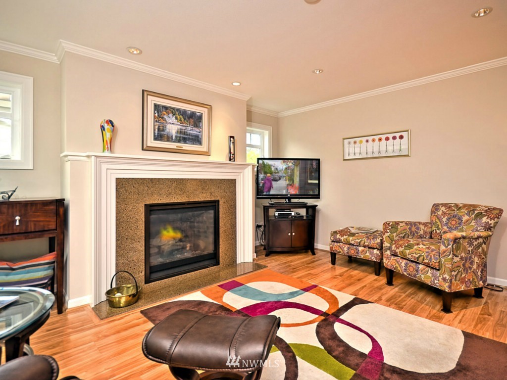303 Walnut Street, Unit 201 Edmonds, WA 98020 - Photo 6 of 24