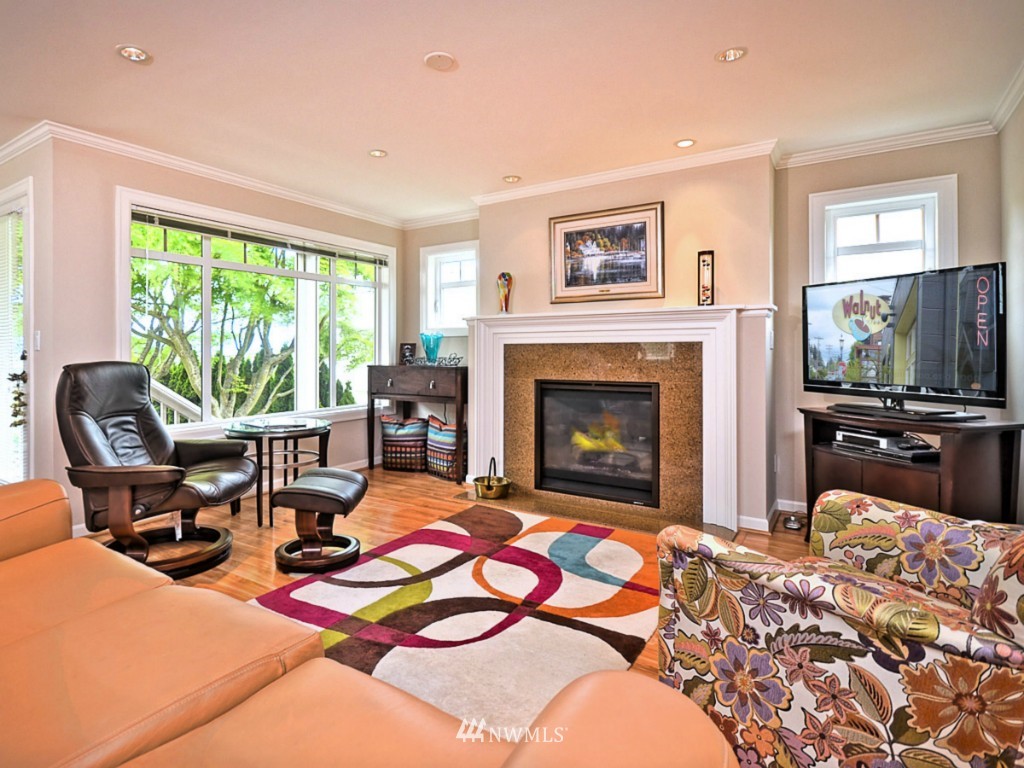 303 Walnut Street, Unit 201 Edmonds, WA 98020 - Photo 7 of 24