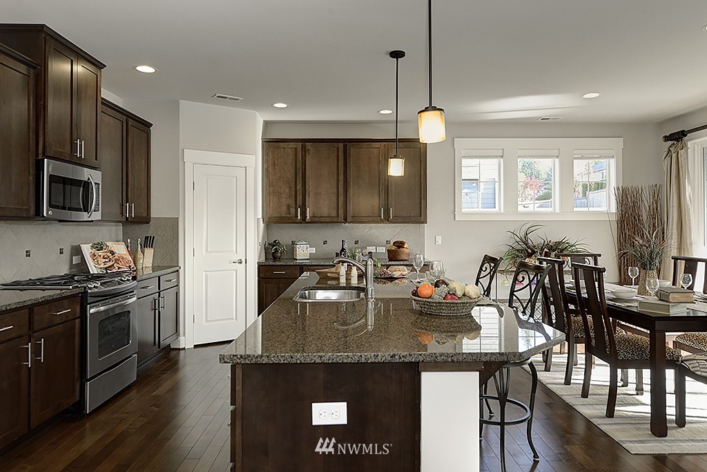100 Shadow Avenue Northeast Renton, WA 98059 - Photo 4 of 24