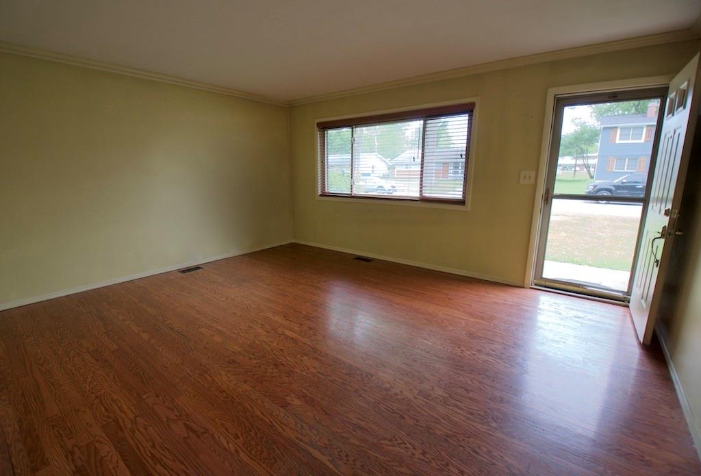 623 Emerson Road Carmel, IN 46032 - Photo 3 of 17 Gallery Image 3
