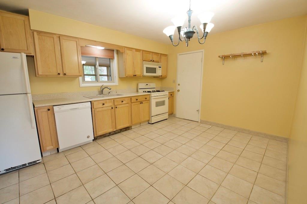 623 Emerson Road Carmel, IN 46032 - Photo 5 of 17 Gallery Image 5