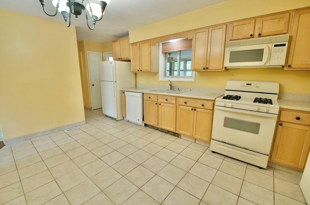 623 Emerson Road Carmel, IN 46032 - Photo 6 of 17 Gallery Image 6