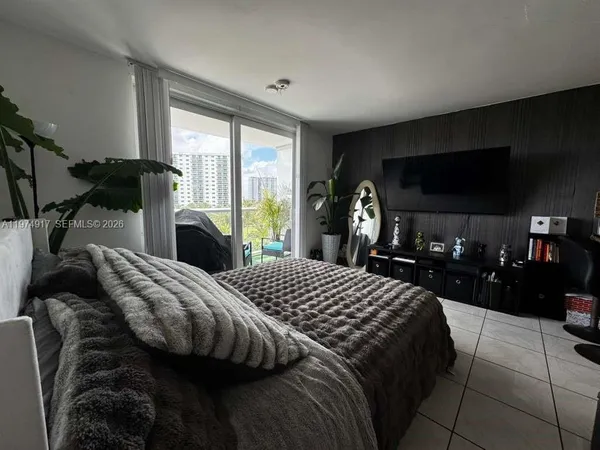 $1,950 | 19201 Collins Avenue, Unit 432, Sunny Isles Beach, FL 33160