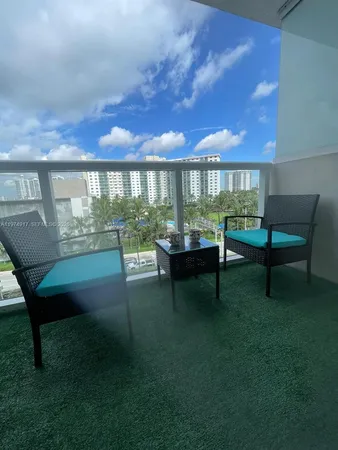 $1,950 | 19201 Collins Avenue, Unit 432, Sunny Isles Beach, FL 33160